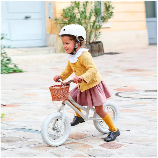 baghera-loppfiets-beige-met-helm