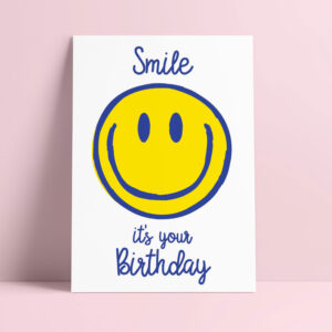 studio inktvis riso print smile it's your birthday kaart met een smiley afgebeeld in geel